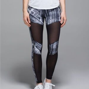 LULULEMON Hot To Street Yoga Leggings. Size 10